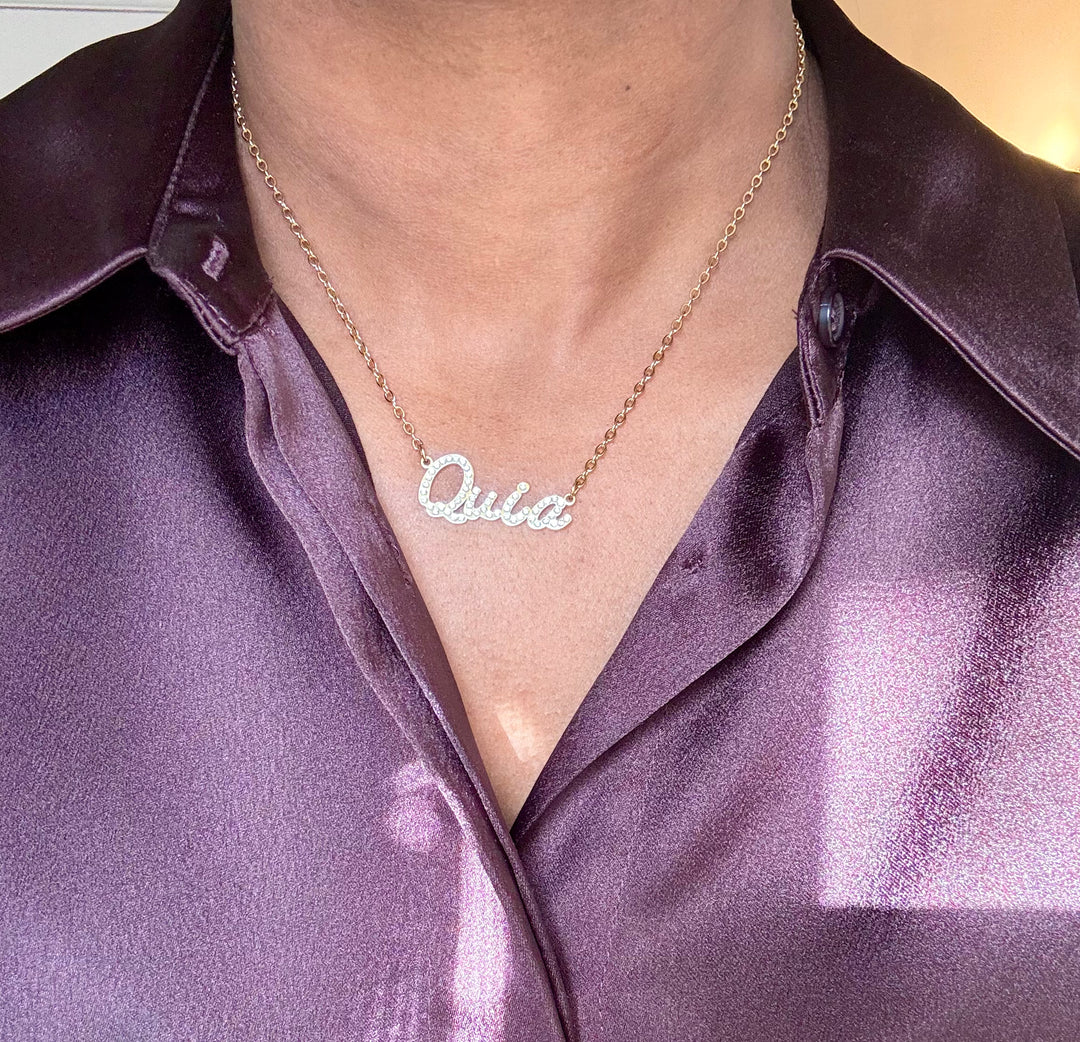 Custom name necklace in gold plating, personalized jewelry with a delicate chain and script lettering, perfect gift for women or everyday wear.
