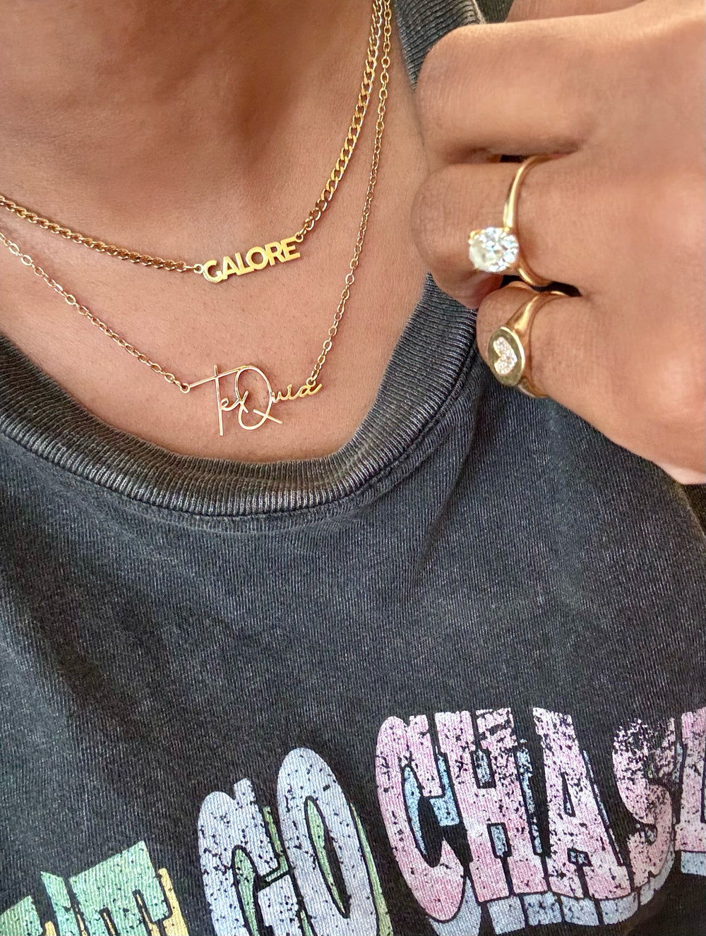 Custom name necklace in gold plating, personalized jewelry with a delicate chain and script lettering, perfect gift for women or everyday wear.