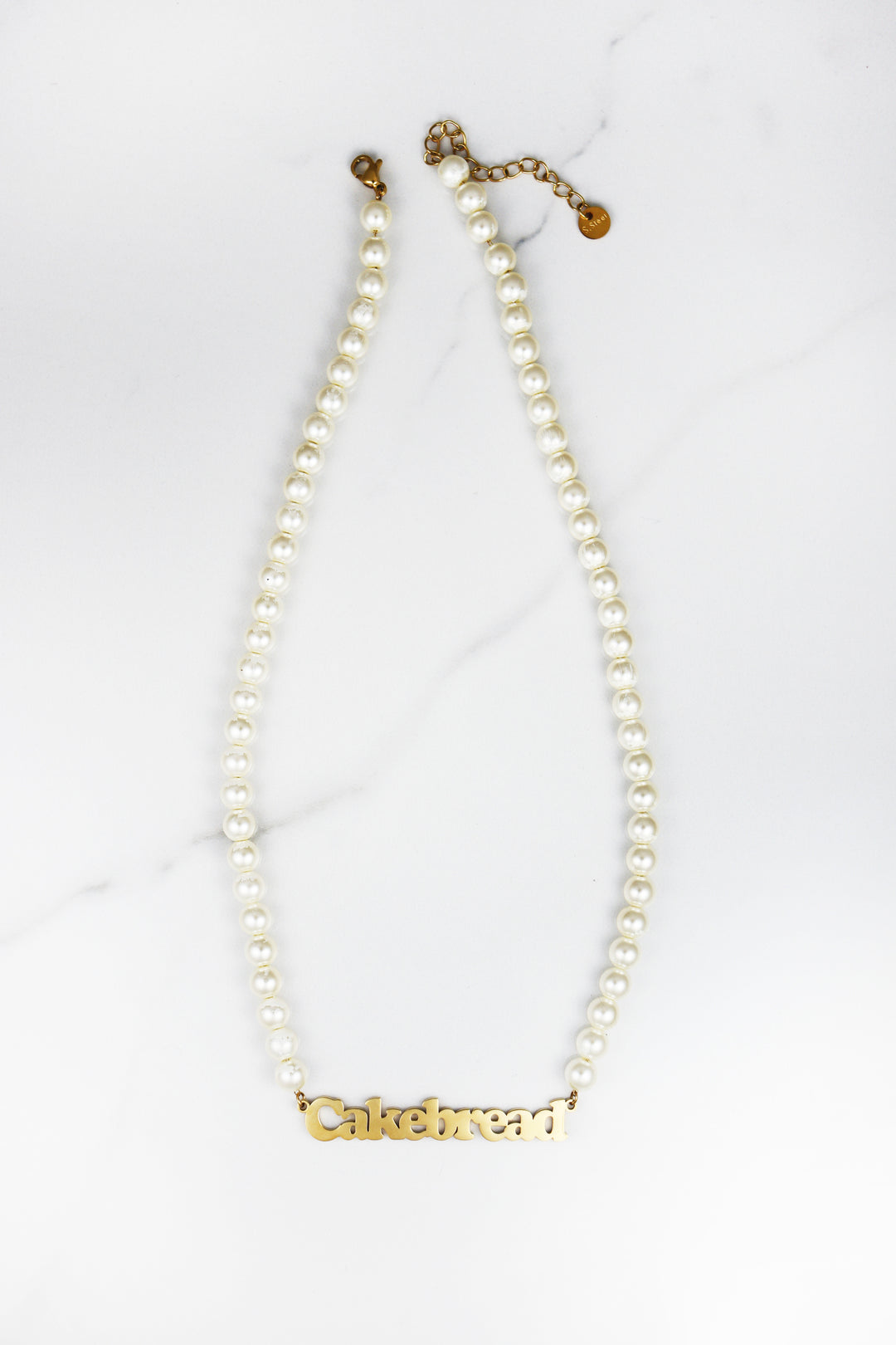 Pearl choker necklace with gold plated clasp, trendy and elegant fashion jewelry piece, great for everyday wear or special occasions.