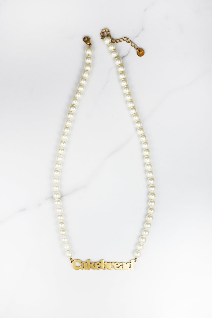 Pearl choker necklace with gold plated clasp, trendy and elegant fashion jewelry piece, great for everyday wear or special occasions.