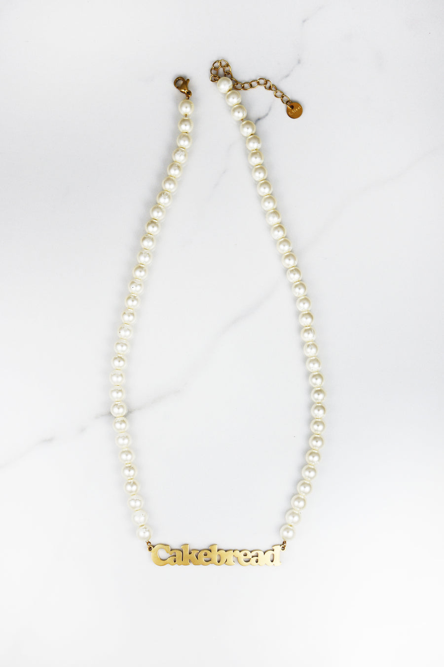 Pearl choker necklace with gold plated clasp, trendy and elegant fashion jewelry piece, great for everyday wear or special occasions.