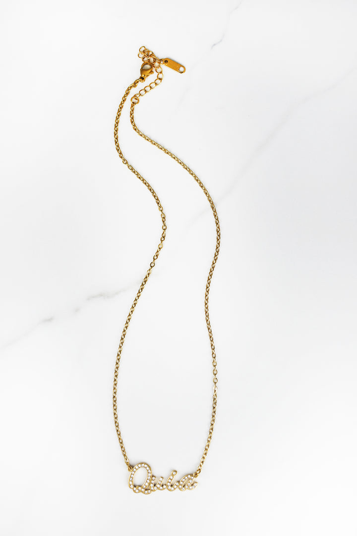 Custom name necklace in gold plating, personalized jewelry with a delicate chain and script lettering, perfect gift for women or everyday wear.