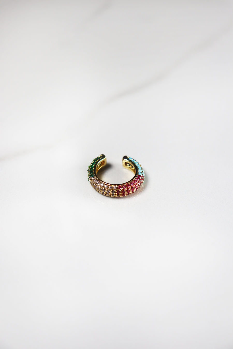 Gold plated adjustable ear cuff, comfortable no-piercing-required design, easy to wear and mix with earrings or other ear cuffs.