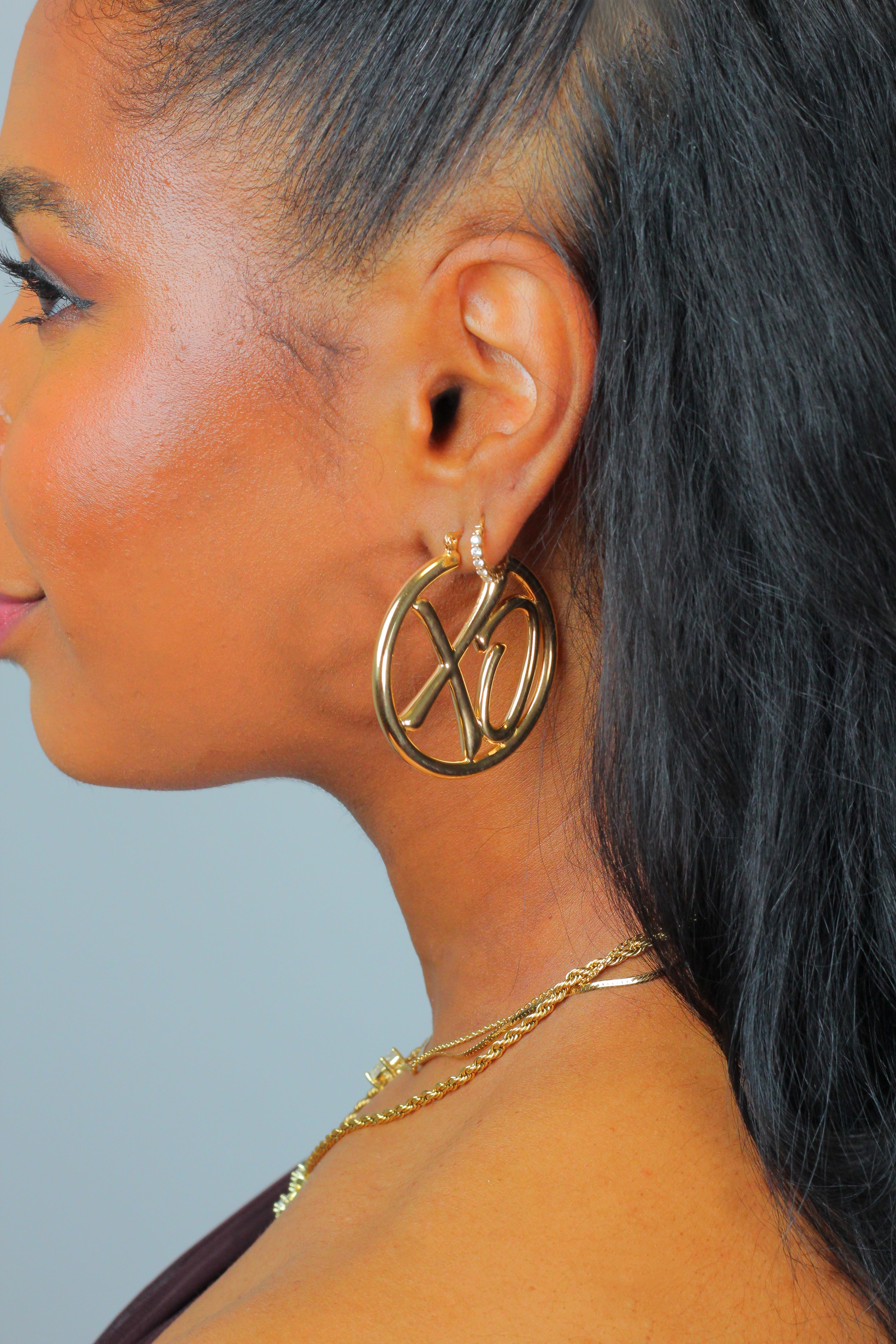 Shop Stunning Gold Hoop Earrings Without Breaking the Bank – 1929